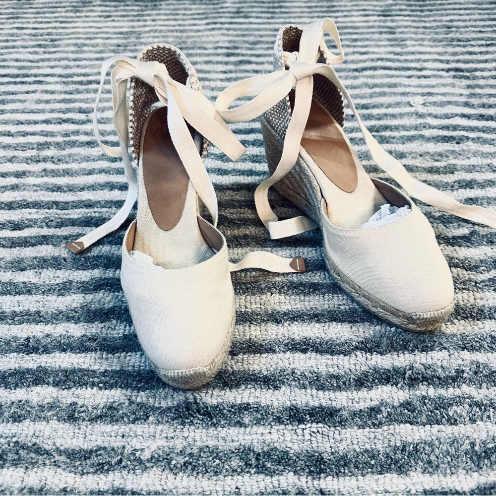 Castaner 4” cream Espadrilles size 38 (fit like a 7.5 US)